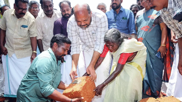 ഒറ്റദിവസം കല്ലിട്ടത് 5 വീടുകൾക്ക്