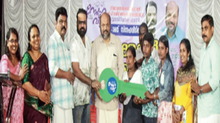 കാർത്തികയ്‌ക്കും കുടുംബത്തിനും സ്നേഹവീടായി​