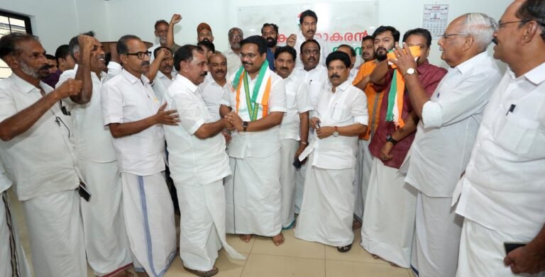 മണ്ഡലം കാക്കാൻ നാട്ടുകാരൻ വരുന്നു; കളമശേരിയുടെ ഹൃദയമിടിപ്പായി അബ്ദുൽ ഗഫൂർ! ആവേശക്കടലായി യുഡിഎഫ് സ്വീകരണം